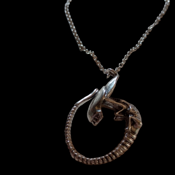 Xenomorph Pendant Alloy Chain Monster from Alien - Picture 8 of 9